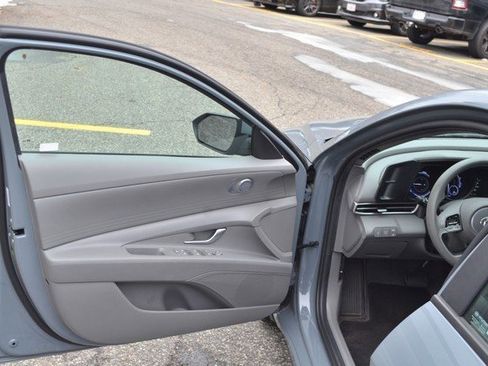 Used 2023 Hyundai Elantra Blue image 15