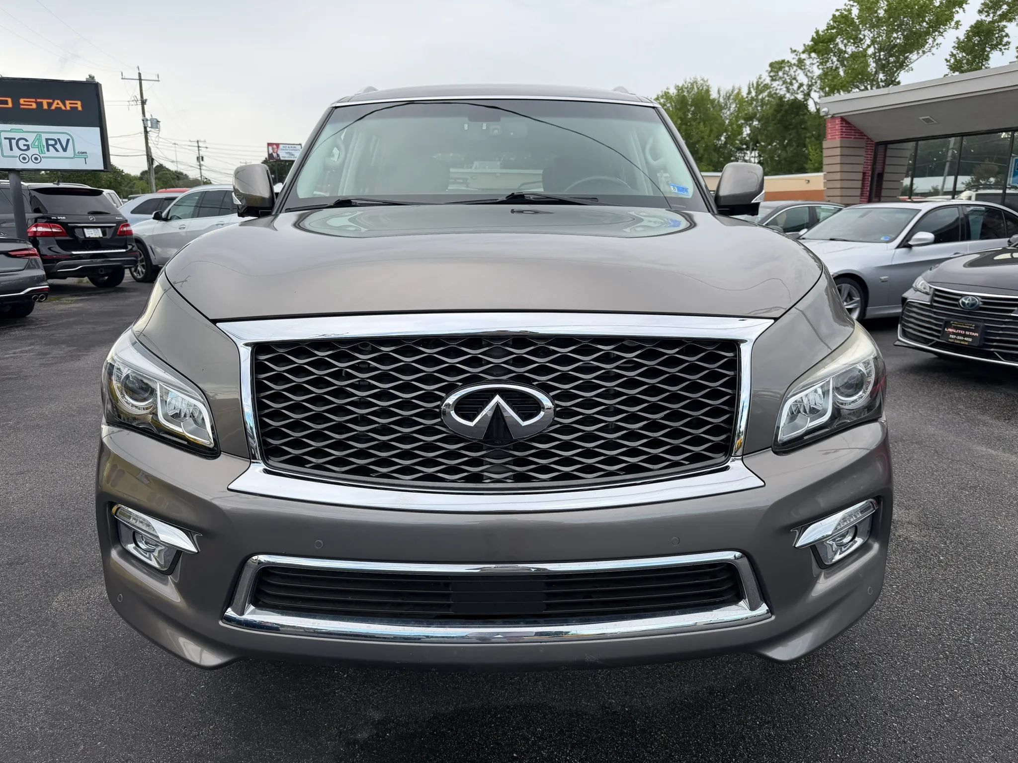 Used 2015 INFINITI QX80 4WD w/ Theater Package image 8