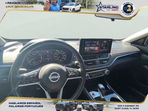 Used 2023 Nissan Altima 2.5 SV w/ SV Premium Package image 12