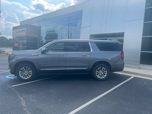 Used 2022 GMC Yukon XL SLT w/ SLT Luxury Package RWD image 3