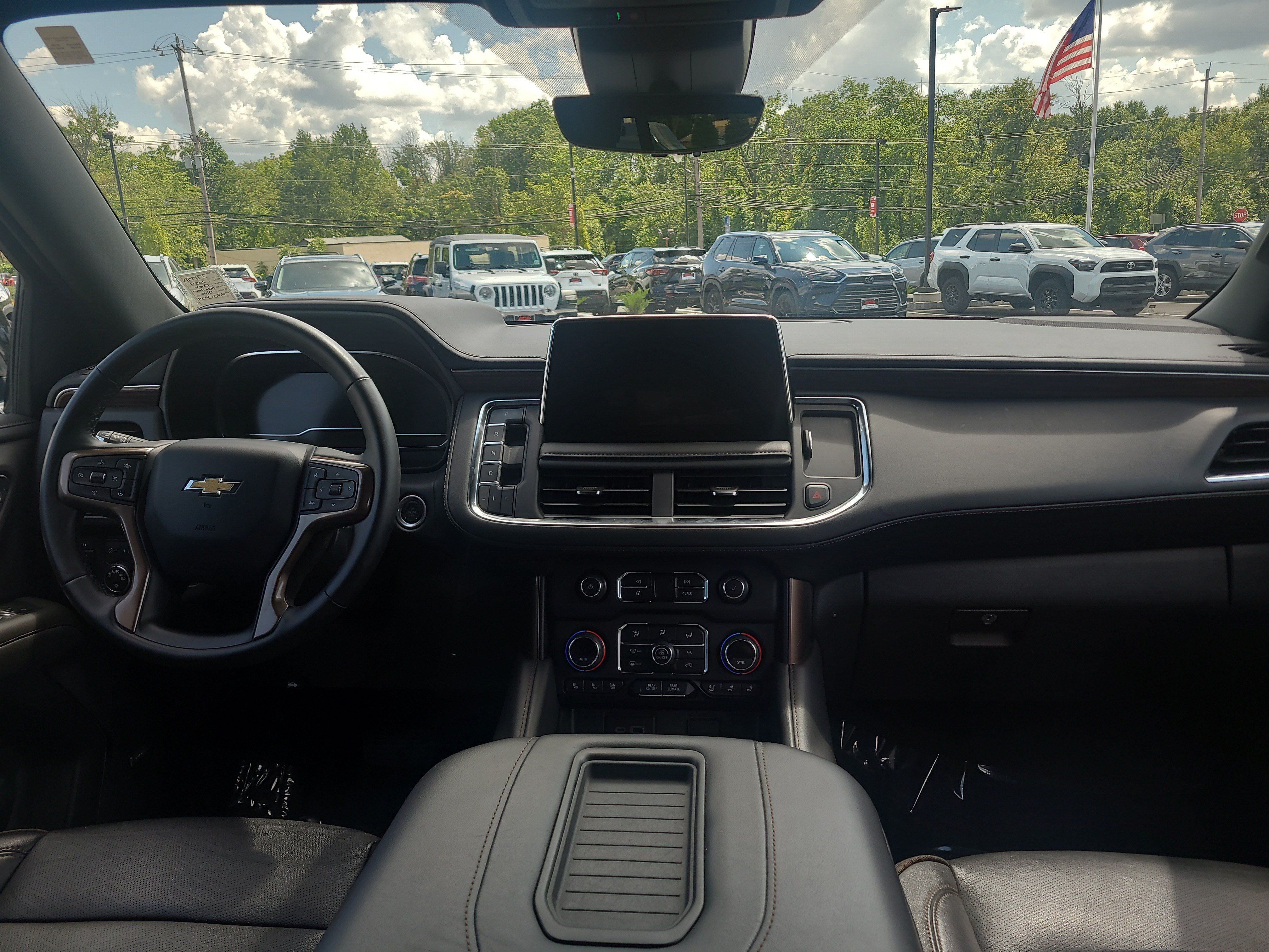 Used 2024 Chevrolet Suburban High Country AWD/4WD image 18