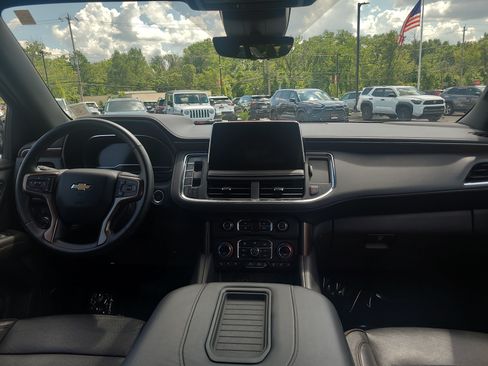 Used 2024 Chevrolet Suburban High Country AWD/4WD image 18