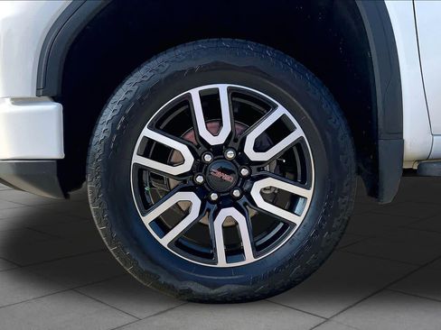 Used 2024 GMC Sierra 1500 AT4 w/ AT4 Premium Package AWD/4WD image 11