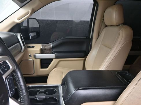 Used 2018 Ford F250 Lariat w/ Chrome Package image 21