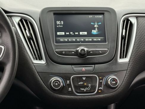 Used 2018 Chevrolet Malibu LS image 15