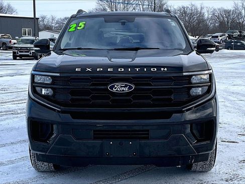 Used 2025 Ford Expedition Active image 7
