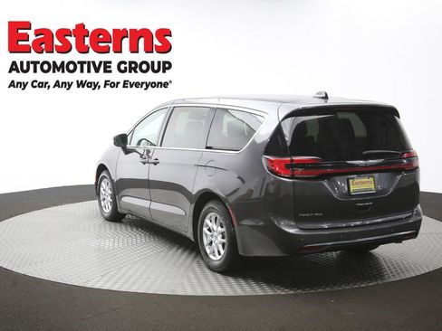 Used 2023 Chrysler Pacifica Touring-L FWD image 66