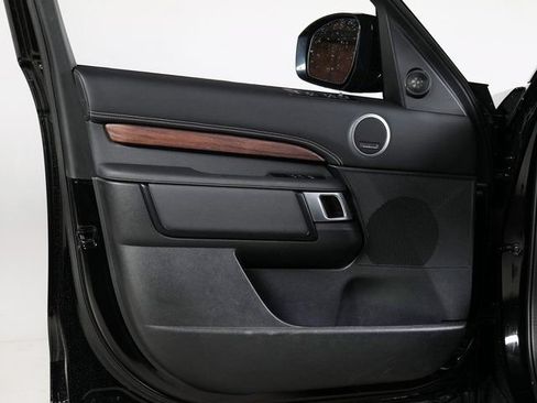Used 2025 Land Rover Discovery Dynamic SE AWD/4WD image 27