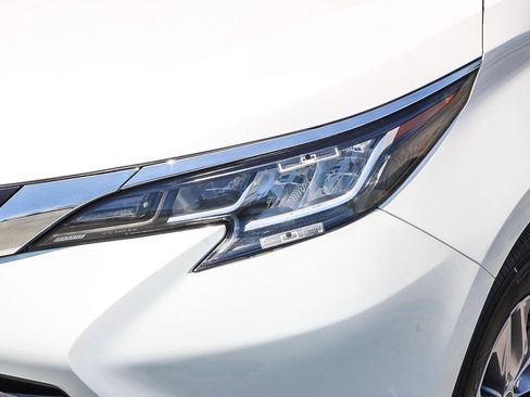 Used 2021 Toyota Sienna XLE w/ XLE Plus Package FWD image 5
