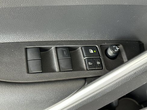 Used 2024 Toyota Corolla Cross LE FWD image 13