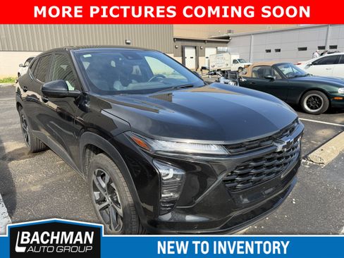 Used 2024 Chevrolet Trax RS w/ Driver Confidence Package FWD image 1