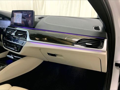 Used 2022 BMW 540i xDrive w/ Executive Package image 18