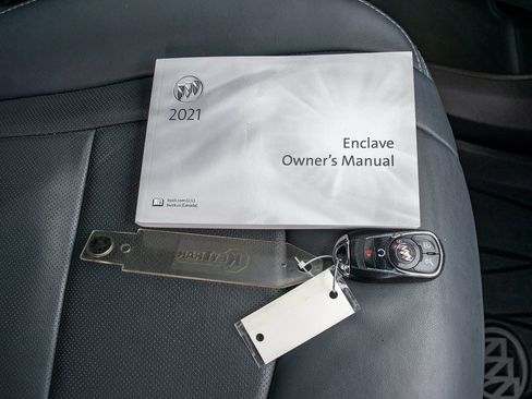 Used 2021 Buick Enclave Essence image 41