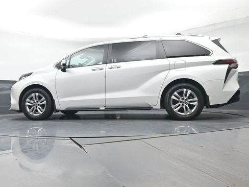 Certified 2023 Toyota Sienna Limited image 37