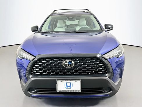 Used 2025 Toyota Corolla Cross LE FWD image 2