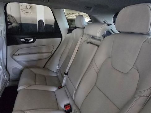 New 2026 Volvo XC60 B5 Ultra w/ Protection Package Premier AWD/4WD image 17