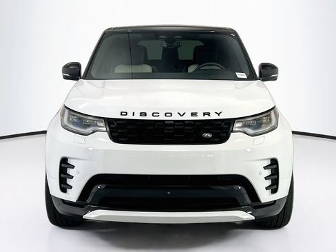 Used 2024 Land Rover Discovery Dynamic SE AWD/4WD image 2
