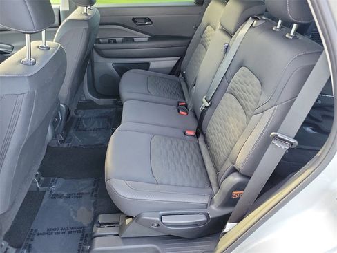 Used 2025 Nissan Pathfinder S image 20