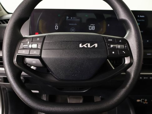 Used 2025 Kia K4 FWD image 3