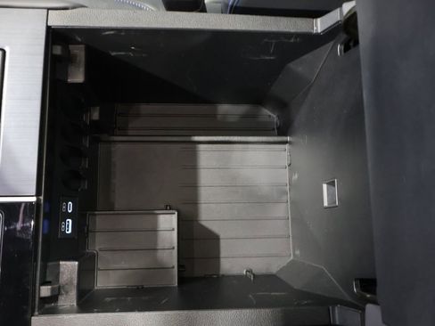 Used 2024 Toyota Tundra Platinum image 32