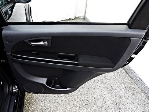 Used 2010 Suzuki SX4 Hatchback image 12