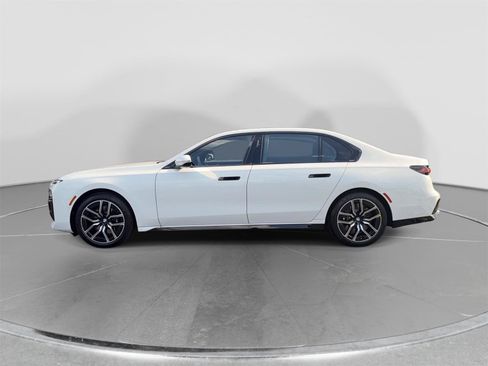 Certified 2025 BMW 760i xDrive w/ Premium Package AWD/4WD image 2