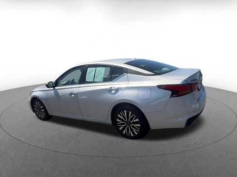 Used 2024 Nissan Altima 2.5 SV FWD image 10