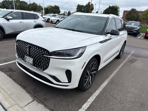 Used 2025 Lincoln Aviator Black Label AWD/4WD image 4