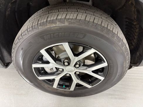 Used 2024 Jeep Grand Cherokee L Limited RWD image 14