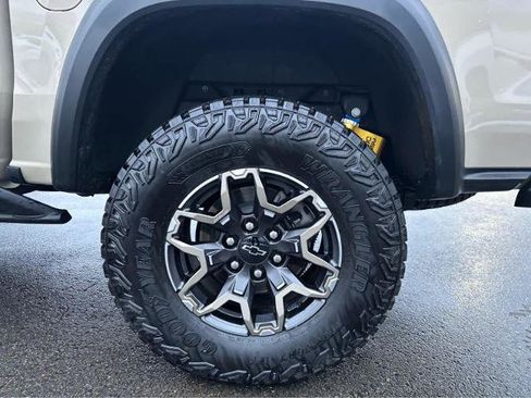 Used 2024 Chevrolet Colorado ZR2 w/ Safety Package AWD/4WD image 4