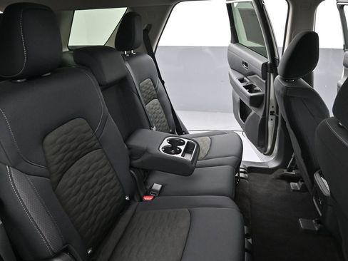 Used 2025 Nissan Pathfinder SV image 27