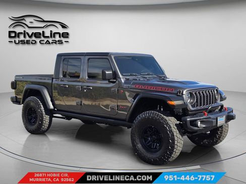 Used 2024 Jeep Gladiator Rubicon w/ Technology Group AWD/4WD image 17