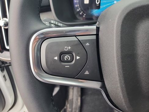 Certified 2025 Volvo XC40 B5 Ultra w/ Protection Package Premier AWD/4WD image 19