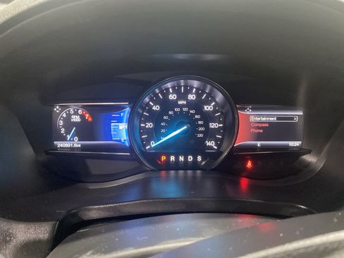 Used 2016 Ford Explorer XLT w/ Equipment Group 201A AWD/4WD image 22