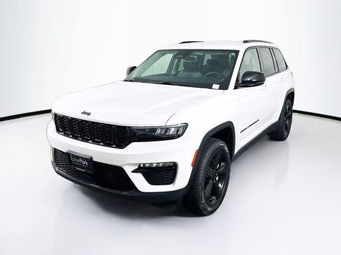 Used 2023 Jeep Grand Cherokee Limited w/ Black Appearance Package AWD/4WD image 3