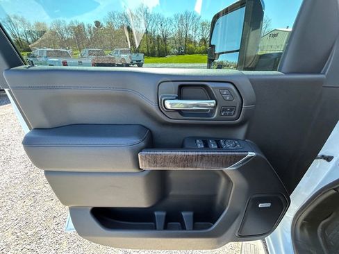 Used 2023 GMC Sierra 3500 Denali w/ Denali Ultimate Package image 10