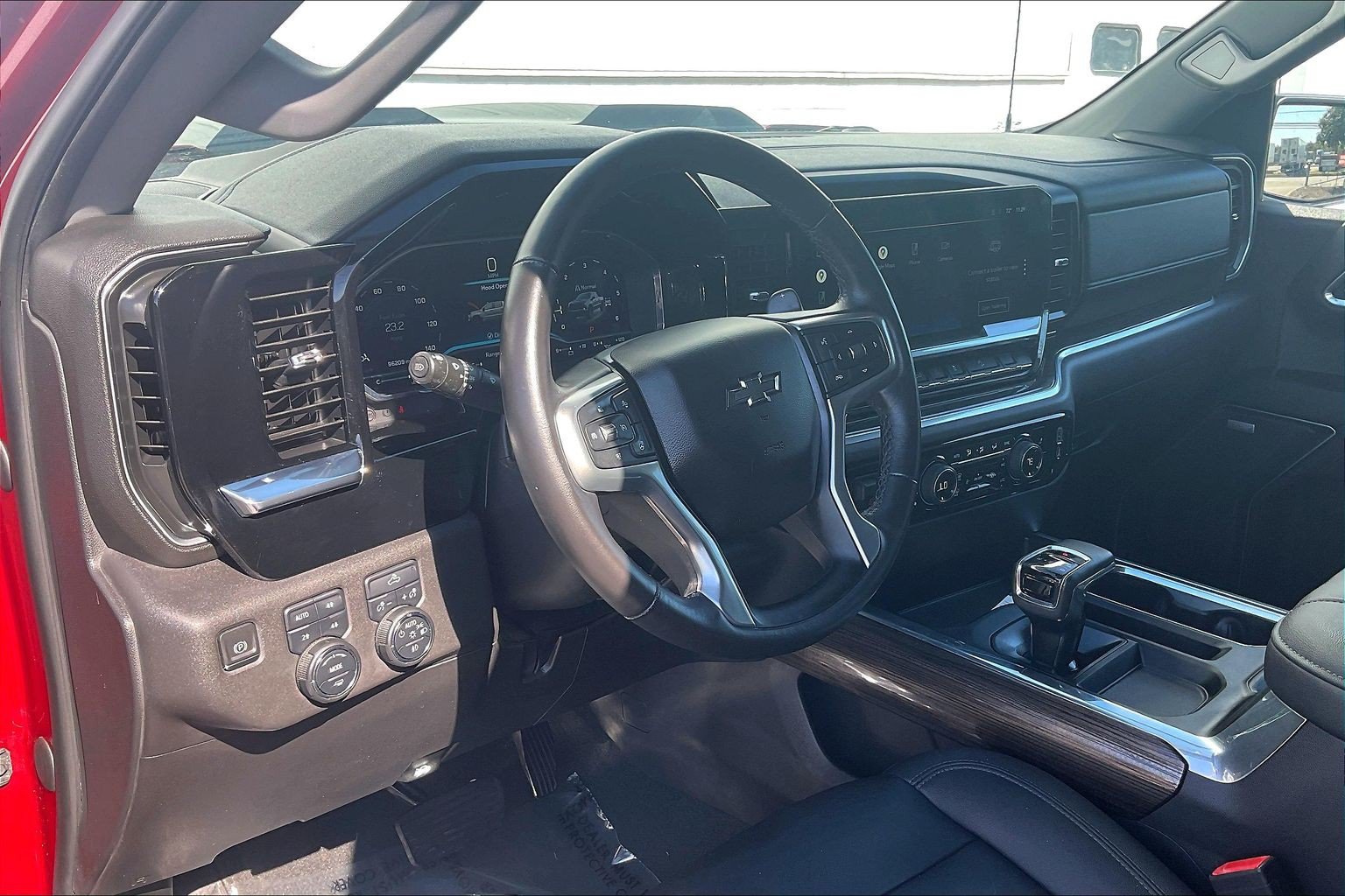 Used 2022 Chevrolet Silverado 1500 LT Trail Boss w/ Convenience Package II AWD/4WD image 18