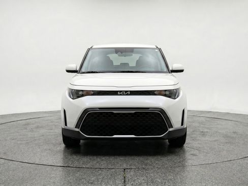 Used 2025 Kia Soul LX w/ LX Technology Package FWD image 2