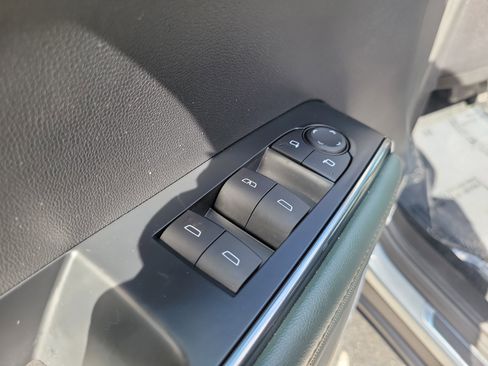 Used 2024 GMC Acadia AT4 w/ Luxury Package image 24