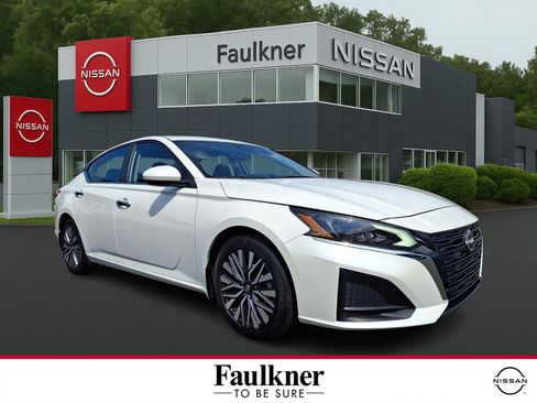 Certified 2024 Nissan Altima 2.5 SV w/ SV Premium Package FWD image 1