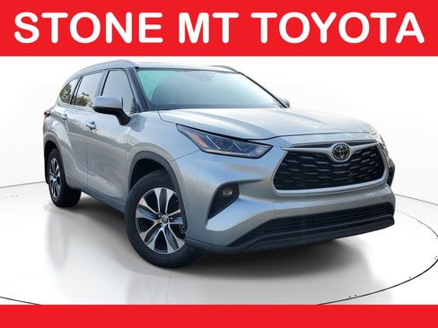 Used 2024 Toyota Highlander XLE image 1