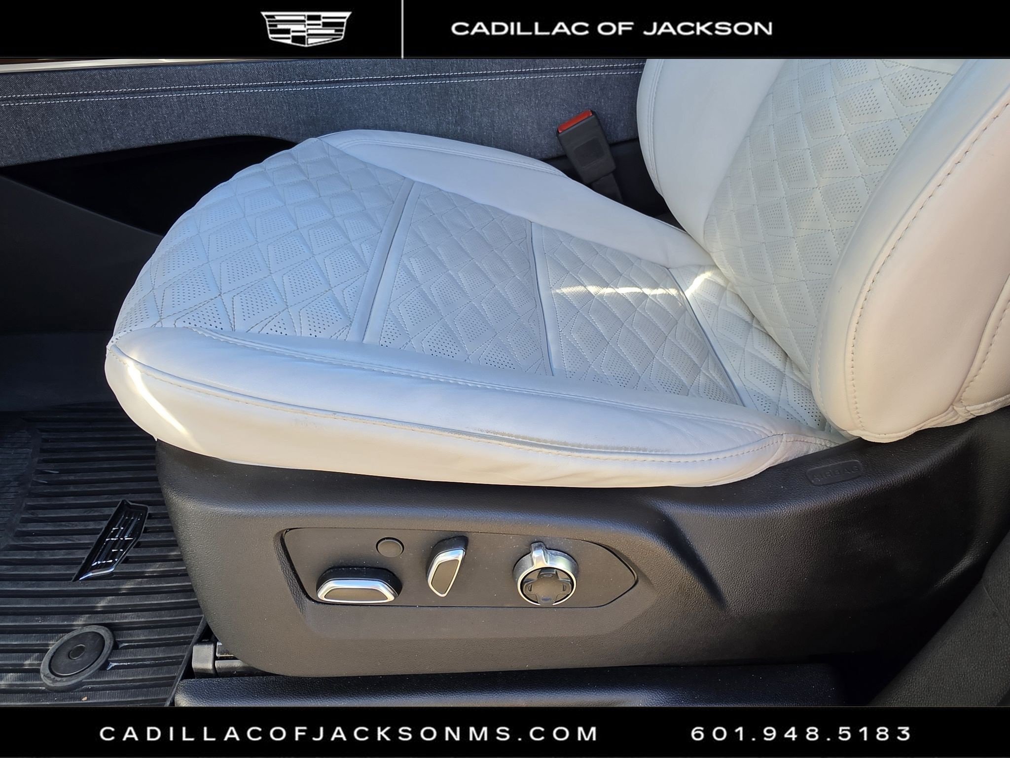 Used 2025 Cadillac Escalade Sport Platinum w/ LPO, Floor Liner Package AWD/4WD image 12
