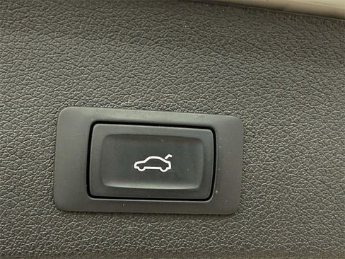 Used 2016 Audi Q5 2.0T Premium Plus w/ Technology Package image 9