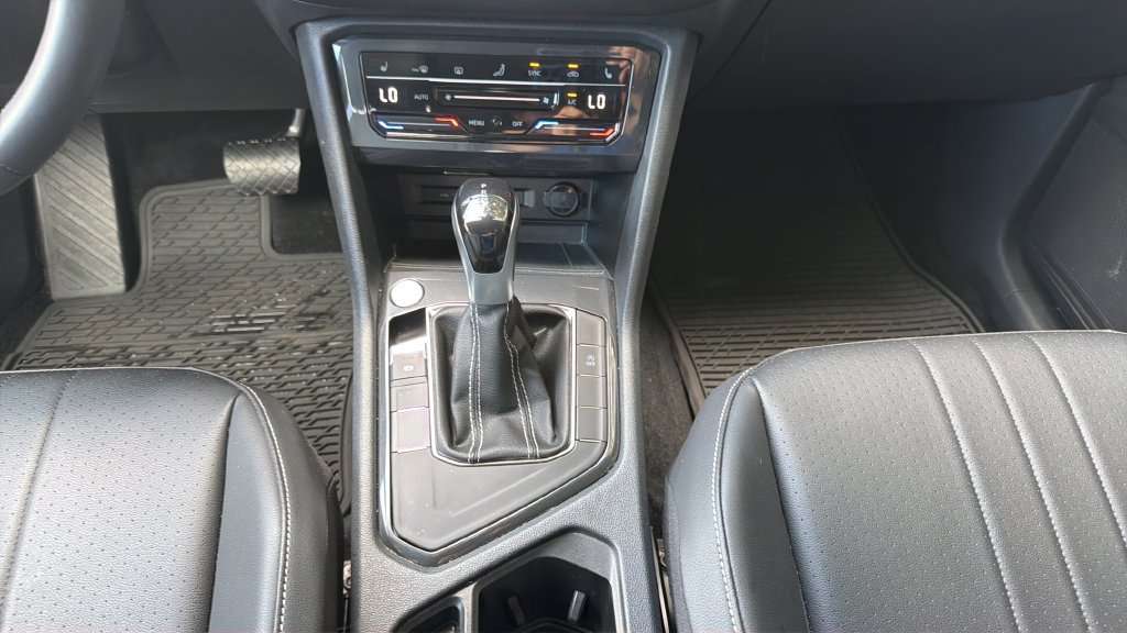 Used 2024 Volkswagen Tiguan SE FWD image 20