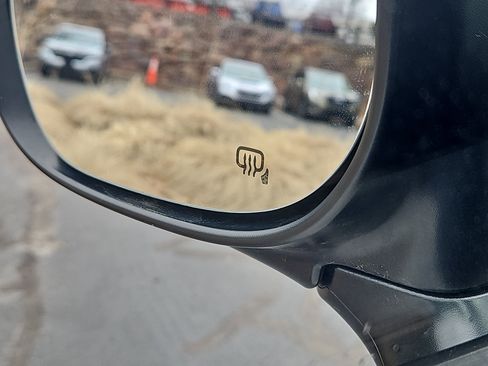 Certified 2025 Subaru Crosstrek 2.0i Premium image 14