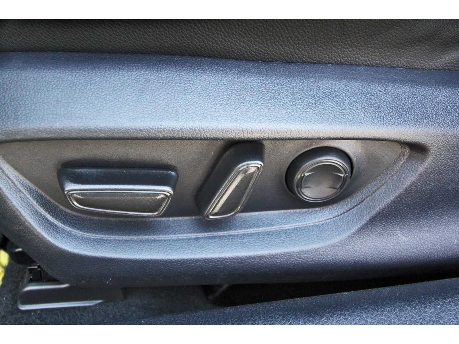 Used 2025 Toyota Camry SE FWD image 28
