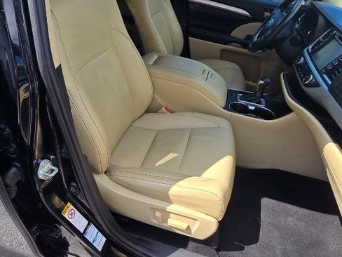 Used 2019 Toyota Highlander XLE AWD/4WD image 20