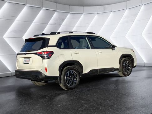 Used 2025 Subaru Forester Base image 4