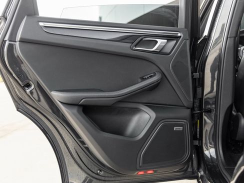 Used 2021 Porsche Macan S image 32