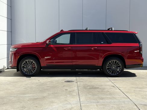 Used 2024 Cadillac Escalade ESV V AWD/4WD image 4